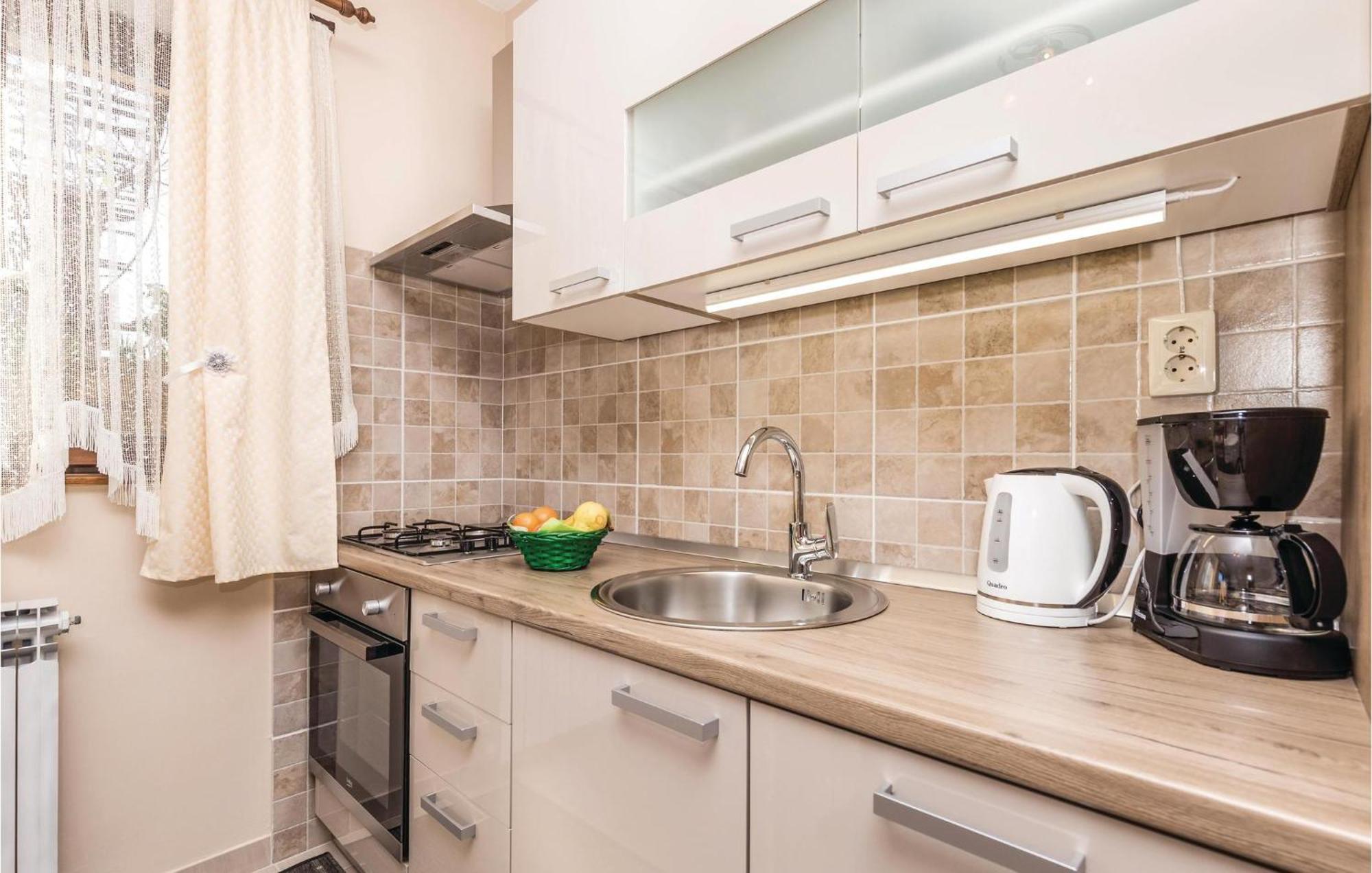 Cozy Apartment In Lovran With Kitchen المظهر الخارجي الصورة
